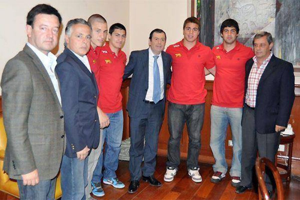 El Gobernador recibi� a Los Pumitas santiague�os