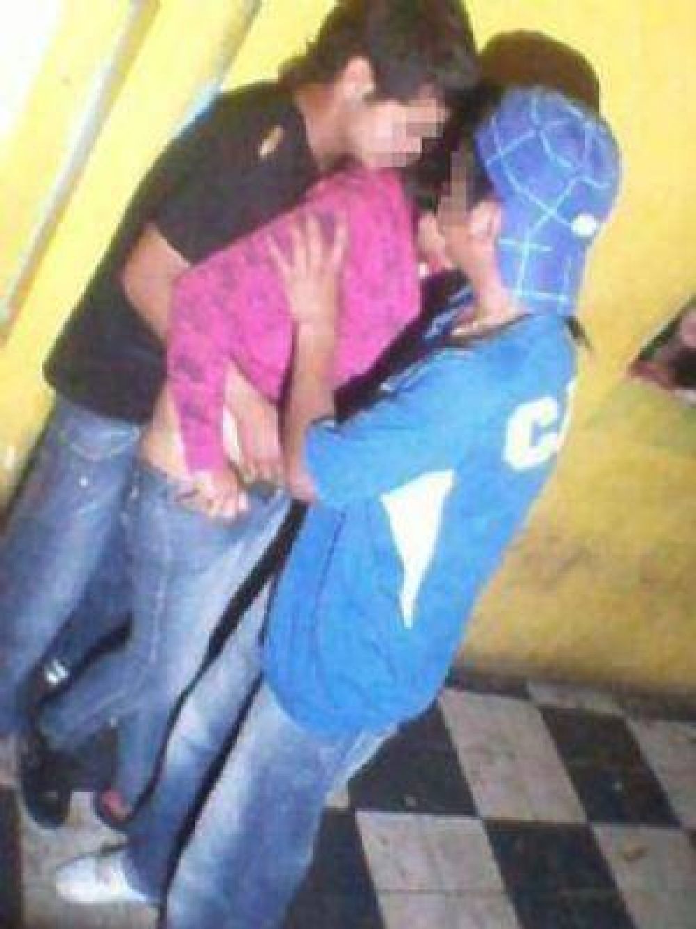 Investigan un abuso dentro de bailanta