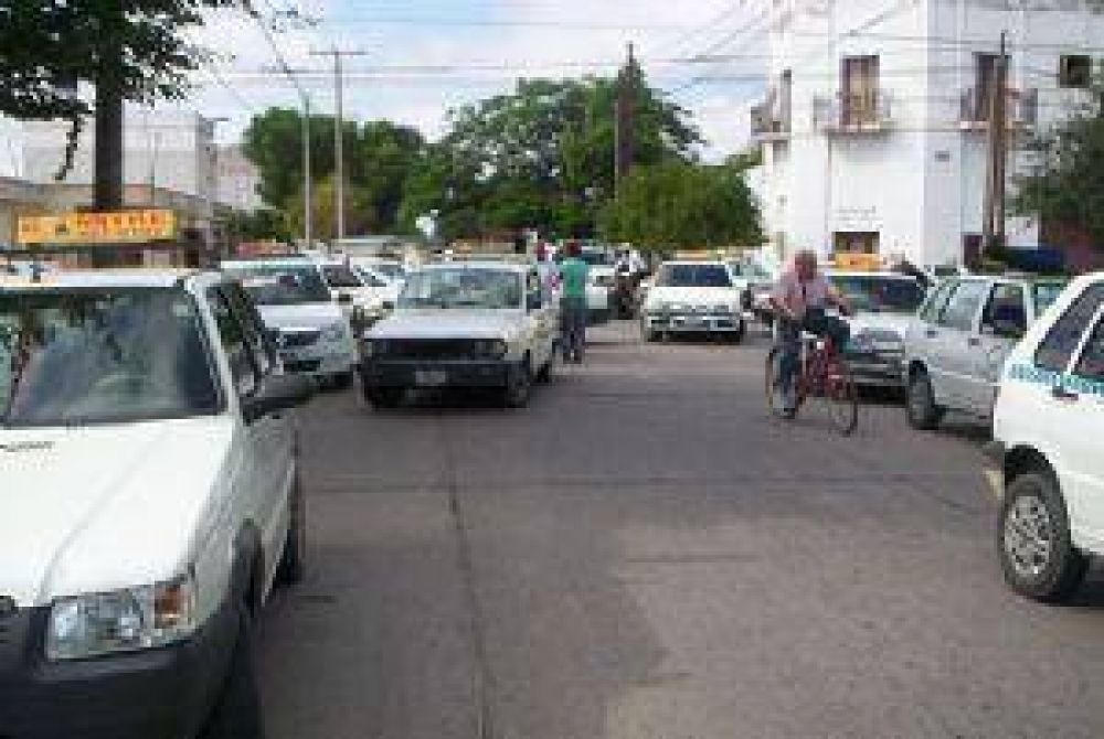 Taxistas piden aumentar bajada de bandera a $5