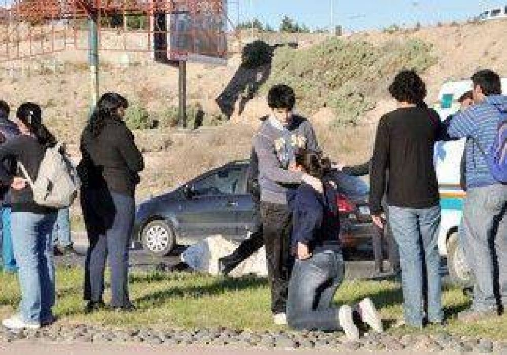 Cami�n atropell� y mat� a una joven universitaria en el acceso de la Ruta 7 