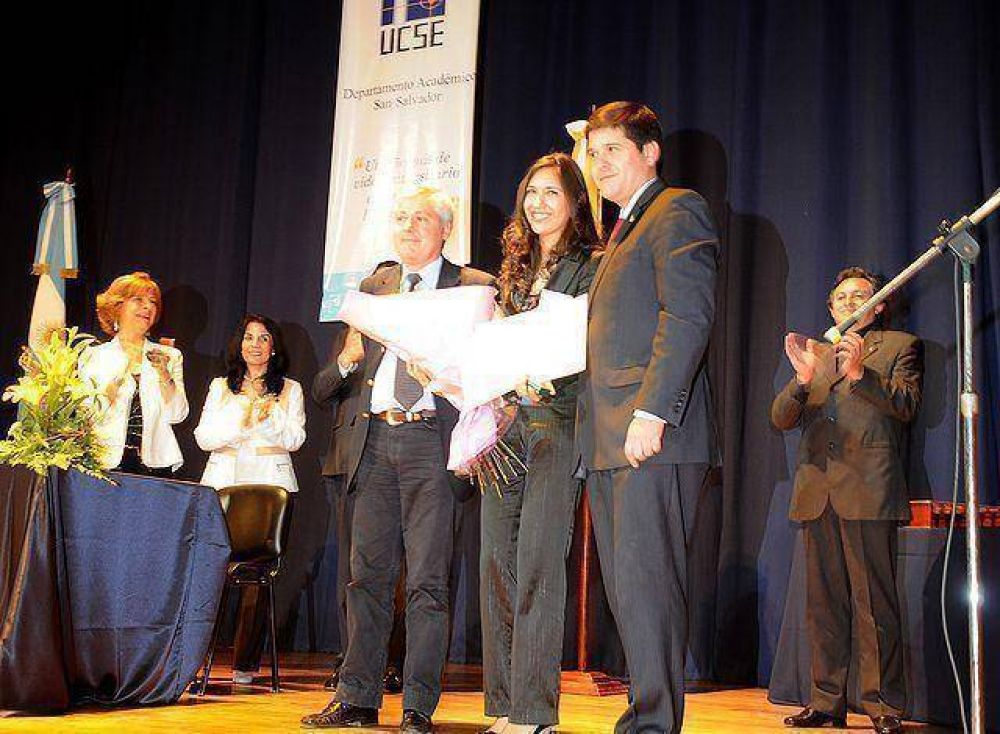 La CAPSAP distingui� al mejor promedio de la carrera de abogac�a