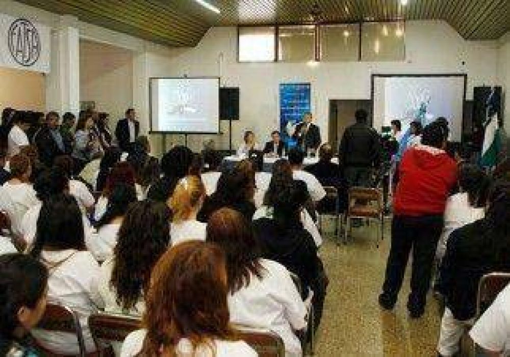 "La salud es una sola y los recursos son del Estado" 