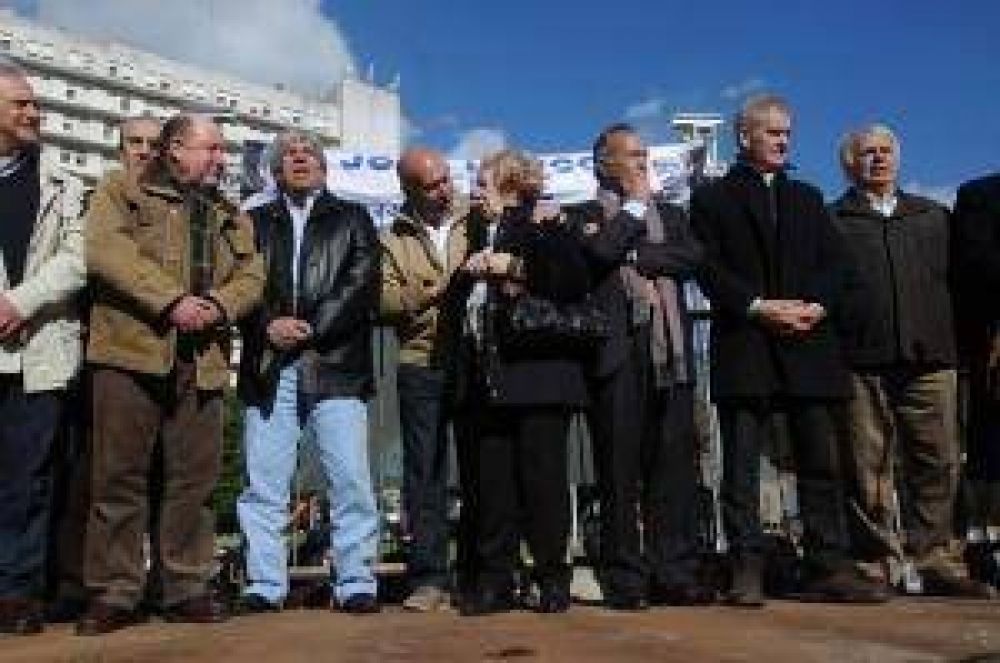 Peronistas disidentes se mostraron unidos y alertaron "castigo" en las urnas para el gobierno