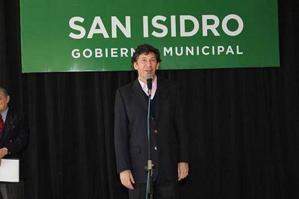 Gustavo Posse presidi� la ceremonia por el d�a del profesor en San Isidro