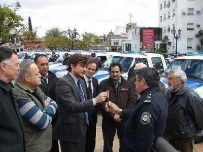 Lucas Ghi entreg� diez nuevos patrulleros a la Polic�a en Mor�n