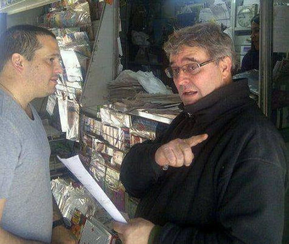 Leandro Martin junto a comerciantes de Boulogne que piden por c�maras