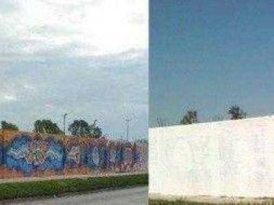 Ituzaing�: Acusan a Descalzo por el blanqueado de mural alusivo a Malvinas