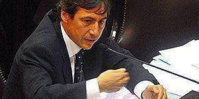 Naidenoff realiz� una presentaci�n ante el Ministerio P�blico Fiscal