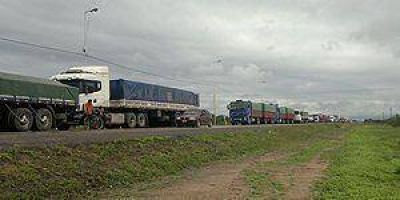 Por los piquetes, transitar ayer sobre la ruta 81 fue un caos