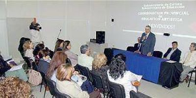  El Ministro de Educaci�n puso en marcha el programa de Realizaci�n Art�stica
