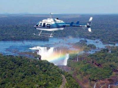 Un helic�ptero con turistas cay� en el Parque nacional de Foz de Iguaz�, Brasil