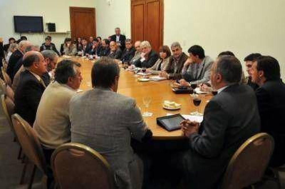Buzzi se reuni� con su gabinete por el Presupuesto 2013