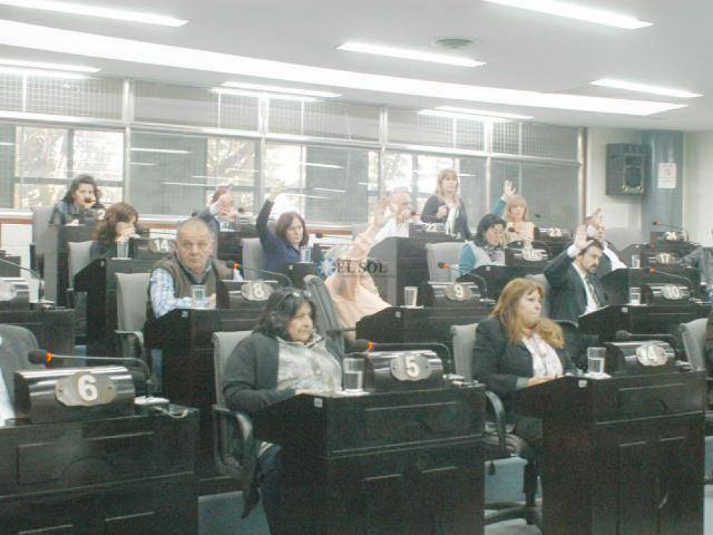 Crear�n comisi�n de control
