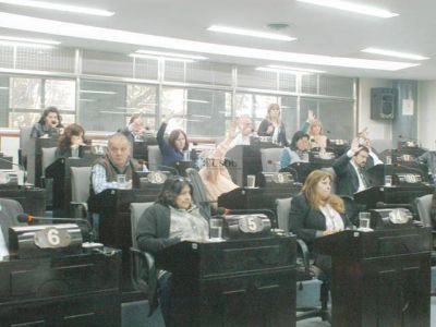 Crear�n comisi�n de control