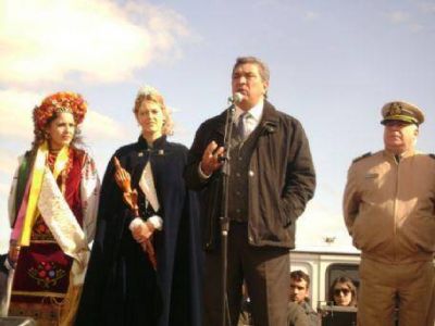 Desembarco simb�lico: �La fiesta del Inmigrante es del pueblo de Berisso�, dijo Slezack