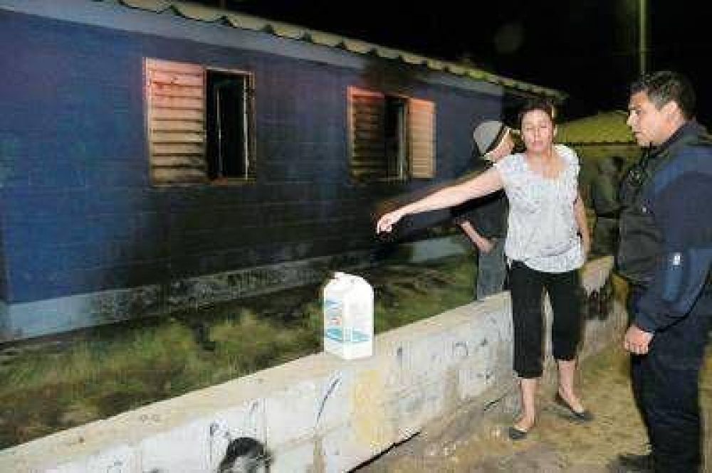 Un incendio provoc� p�rdidas en dos viviendas