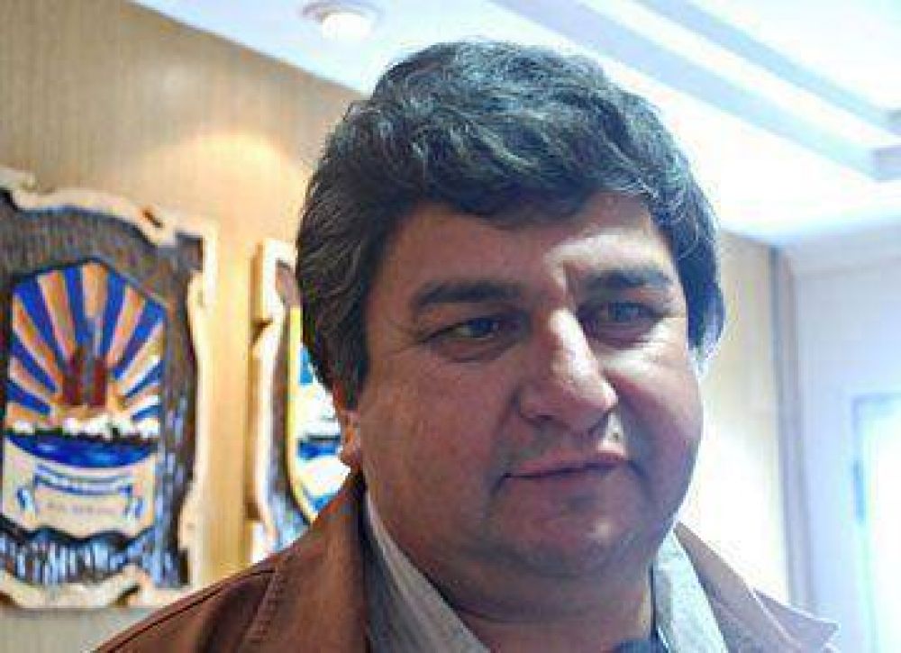 Peralta recibi� a los representantes de FeNTOS y AMET