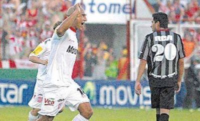SAN MARTIN (T) 1 - ESTUDIANTES 0 - Para salir hay que saber sufrir