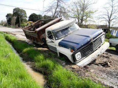 Cedi� el piso y un cami�n provoc� la rotura del ca�o maestro de las cloacas 