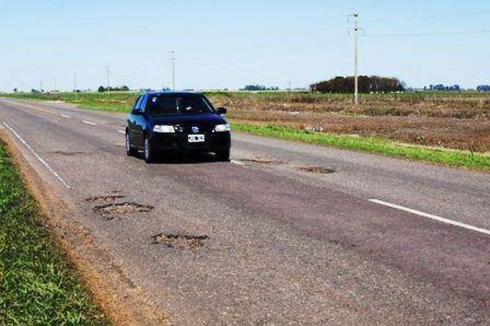 La Ruta 30 es hoy sinnimo de baches, desniveles y degradacin del pavimento 