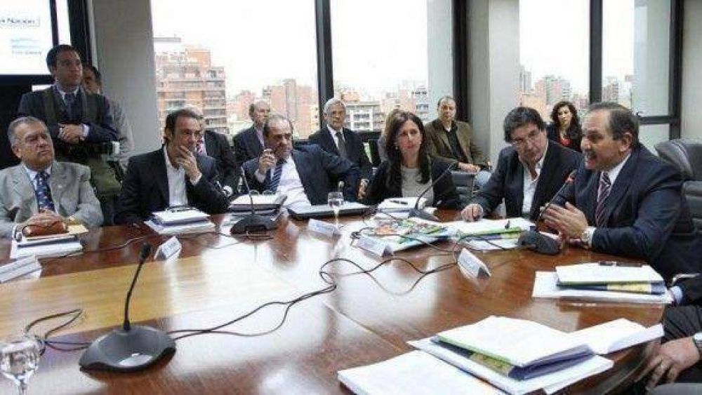  En Tucum�n, los ministros de Educaci�n de todo el pa�s defendieron el voto juvenil