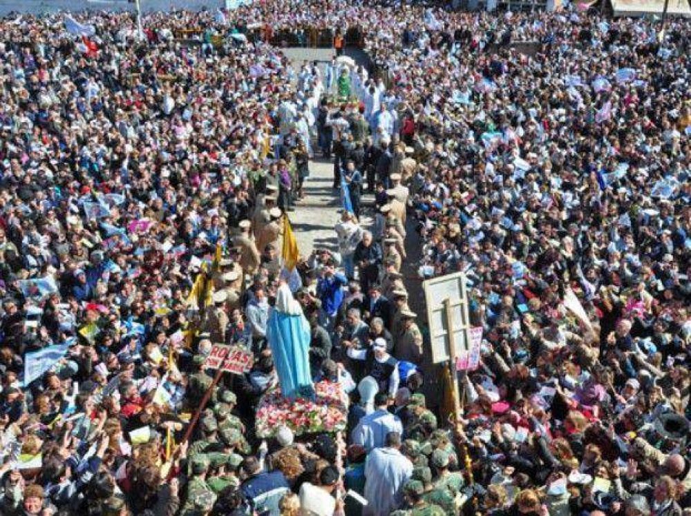 La fe lleg� de a miles y de lejos para recordar la aparici�n de la Virgen