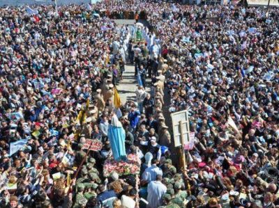 La fe lleg� de a miles y de lejos para recordar la aparici�n de la Virgen