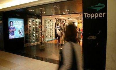  Algunos locales comerciales funcionaron este martes en el Shopping