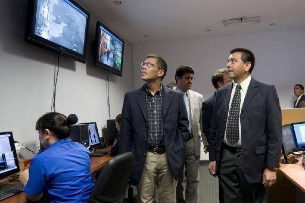 Lanzaron la l�nea 911 para atenci�n de emergencias
