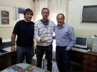 Entrega de subsidio de Pablo Garate al CEF de Orense