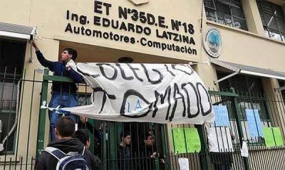 Contin�a la toma de 21 escuelas porte�as y se espera una movilizaci�n para el jueves