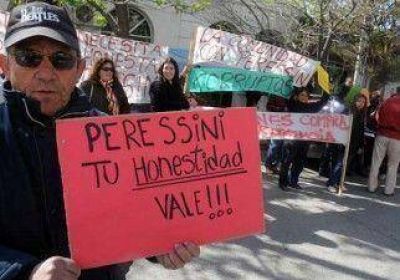 Vecinos apoyaron a Peressini tras ratificaci�n de denuncia 