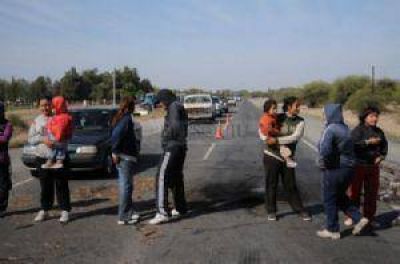 Vecinos del barrio Villa Eumelia se manifestaron cortando la ruta 38