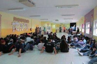 Se realiz� la instancia institucional del �Parlamento Juvenil�