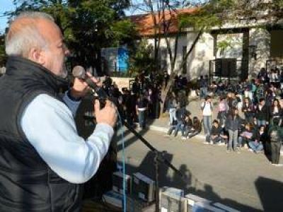 La Caravana del Abrazo por la Educaci�n recorri� 2400 kil�metros