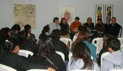 Estudiantes de Villa �ngela debatieron con autoridades el voto a los 16 a�os