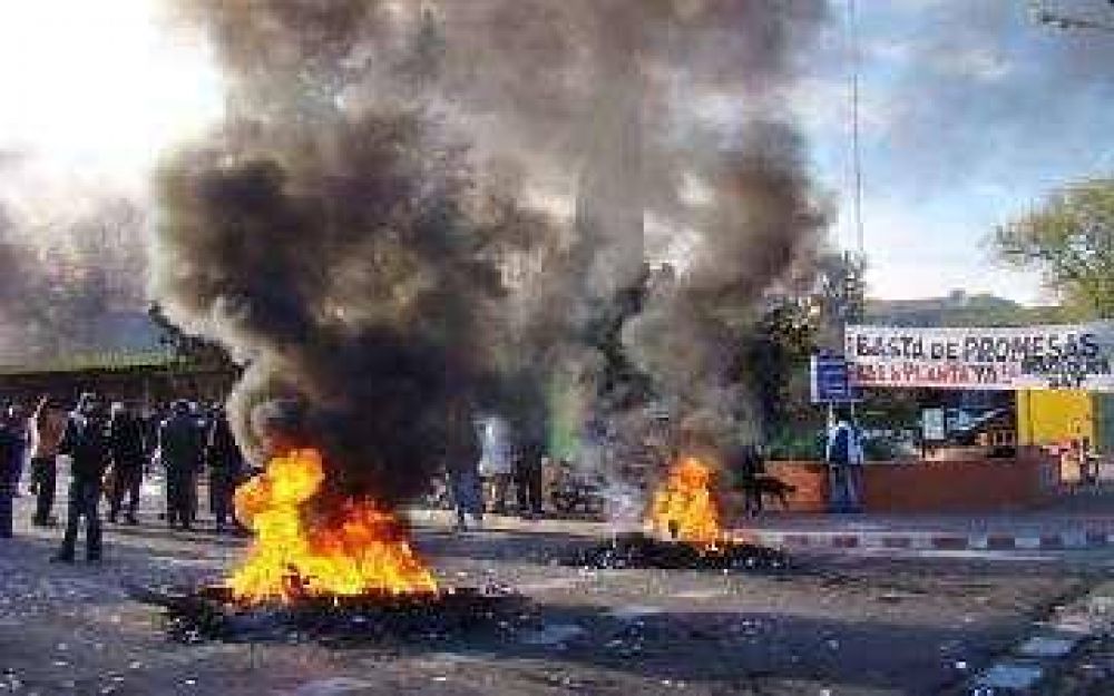 "Al cortar las calles, rozan el delito", dice el gobernador