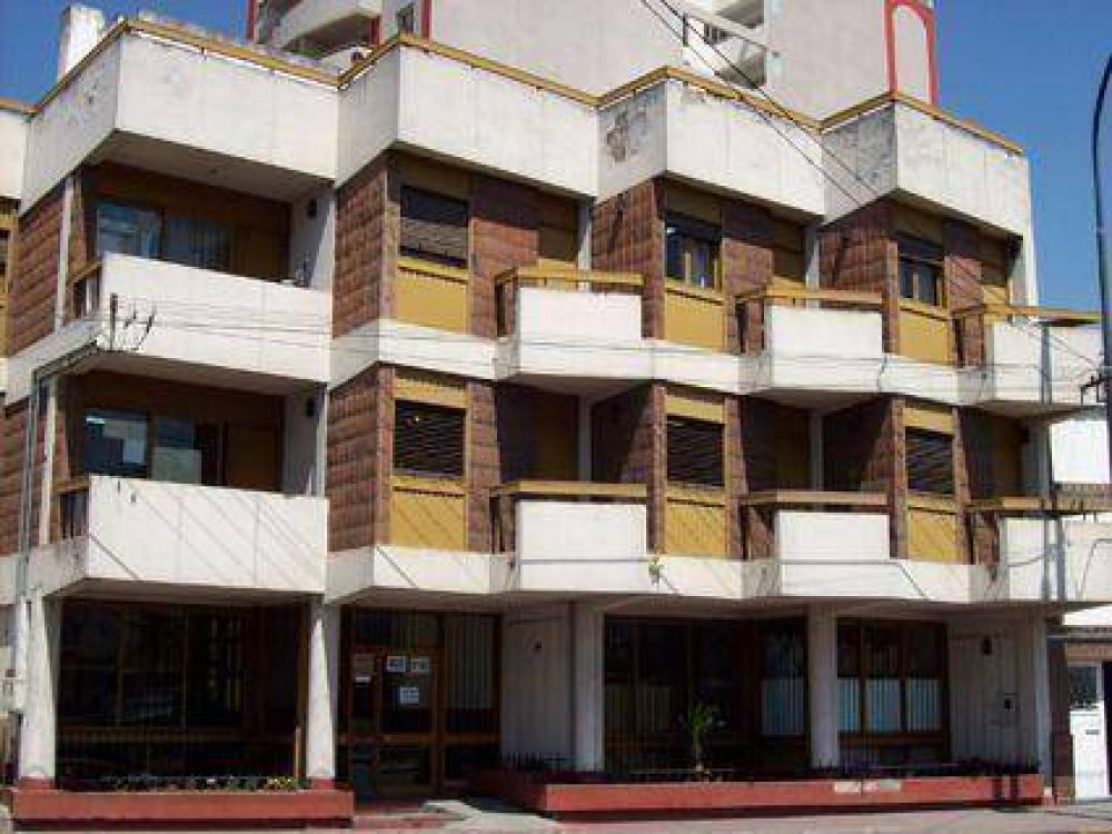 Amenaz� a funcionarios  Con un arma de fuego 