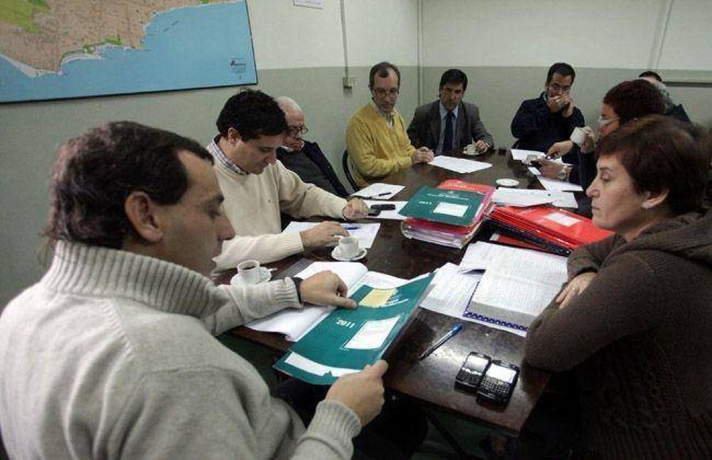 No se otorgar�n m�s habilitaciones para prestar servicios en autos de alta gama