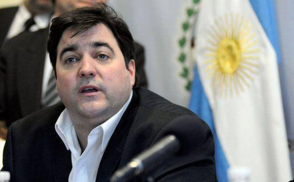 El Ministro no convenci� a los diputados, no pudo defender su posici�n y reconoci� que el gobierno nacional no discrimina a Santa Cruz