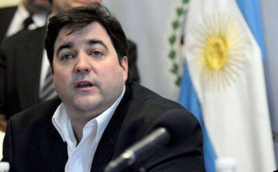 El Ministro no convenci� a los diputados, no pudo defender su posici�n y reconoci� que el gobierno nacional no discrimina a Santa Cruz