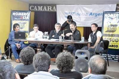 El ministro de Miner�a de la Naci�n particip� del curso de soldadura