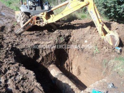 Reparan ca�o maestro en calle 119 entre 104 y 102