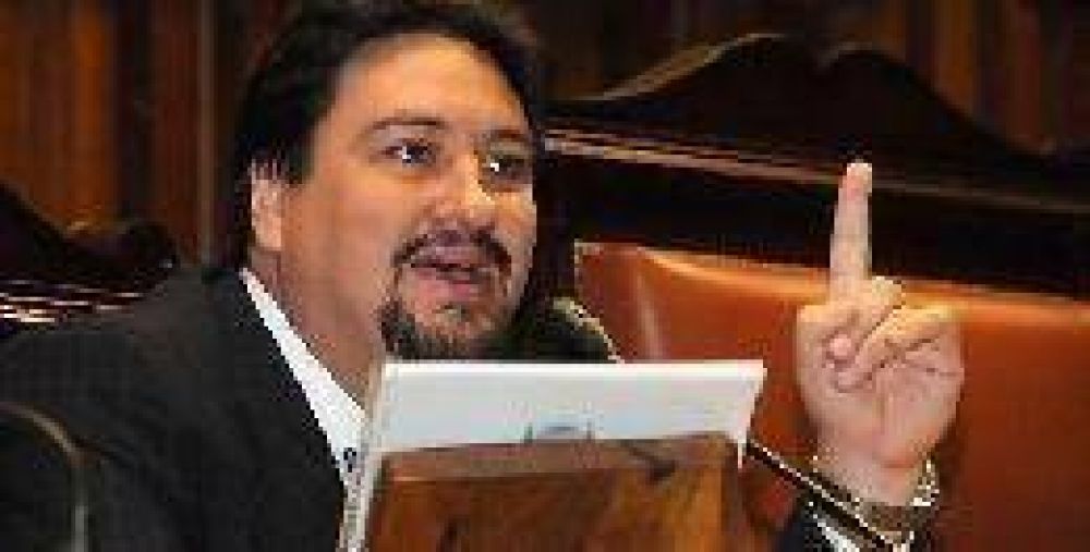 Closs: �Los pueblos deben resolver si quieren tres, dos o una reelecci�n�