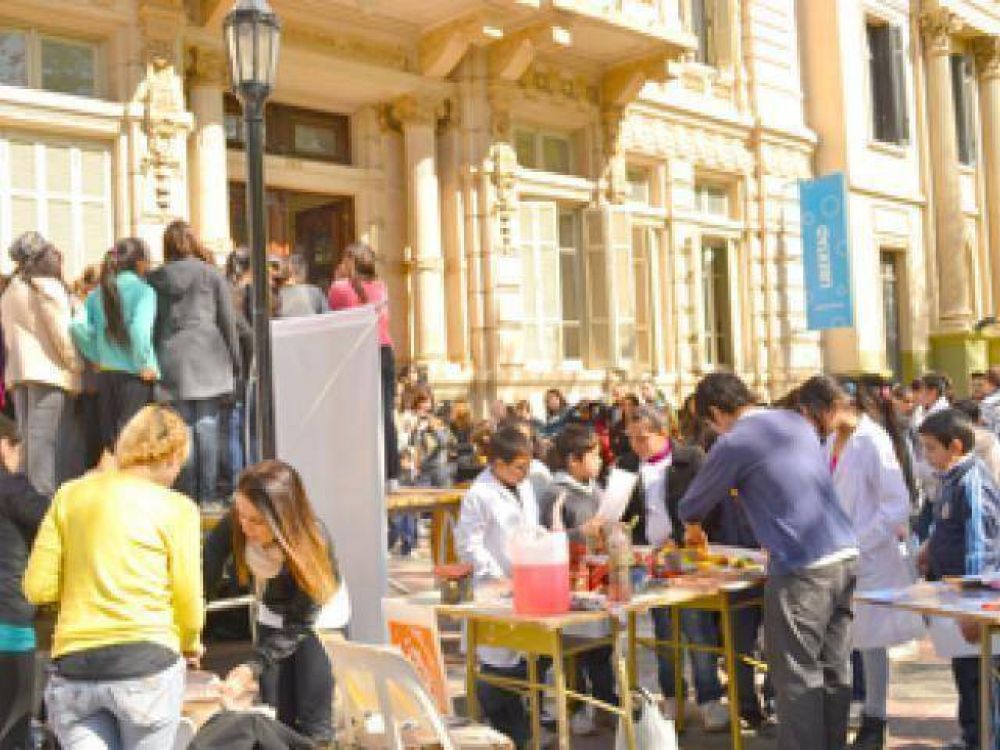 Muestra por los 70 a�os de la EMBA