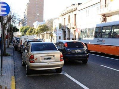 Cada vez menos autos utilizan las calles con carriles exclusivos