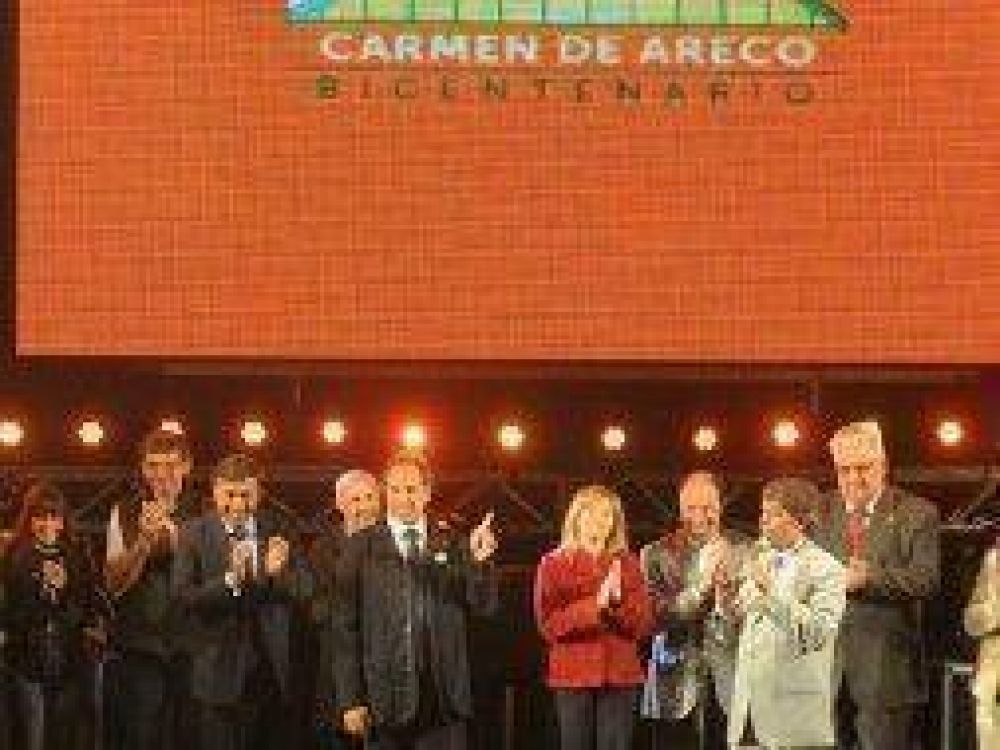 Scioli particip� de los festejos por el bicentenario de Carmen de Areco 