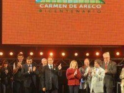 Scioli particip� de los festejos por el bicentenario de Carmen de Areco 