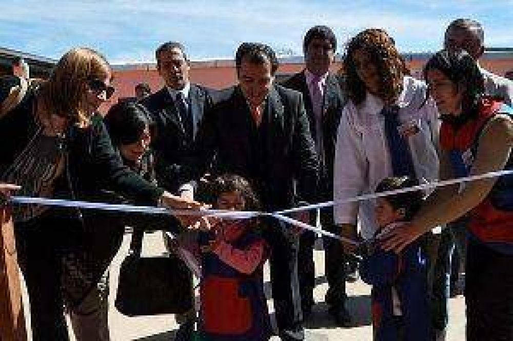 El vicegobernador inaugur� obras de refacci�n y ampliaci�n en escuelas de Santa Ana y La Nena