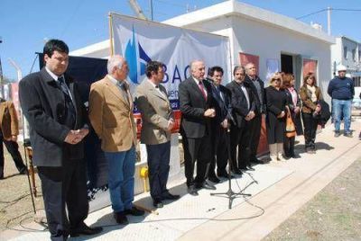 Passaglia anunci� que en 2013 el gas natural llegar� a toda la ciudad: con autoridades provinciales se inaugur� la obra de zona norte
